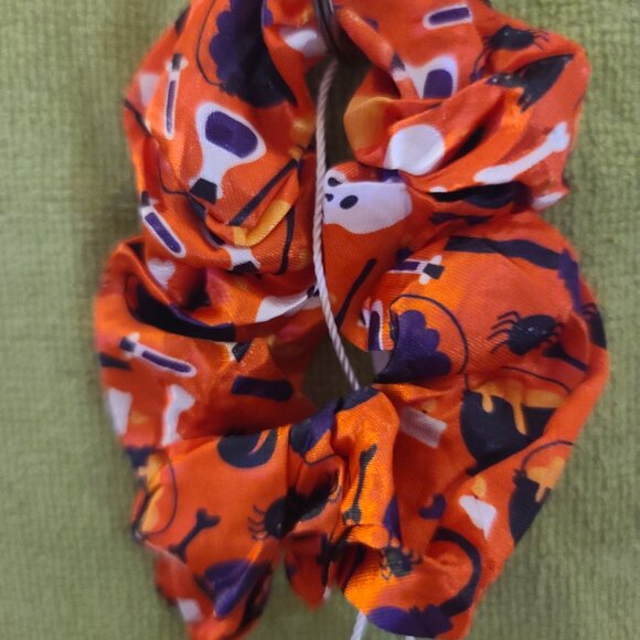 Scrunchie Halloween Themed Wristlet Keyring - Picture 2 of 3